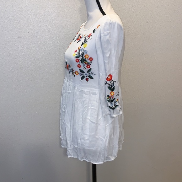 Forever 21 white embroidered floral 3/4 sleeve blouse - Picture 4 of 8